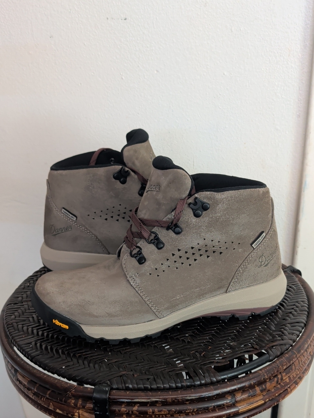Danner Inquire Chukka Boots Womens Sz  8.5 Gray/Plum Suede Waterproof Hiking